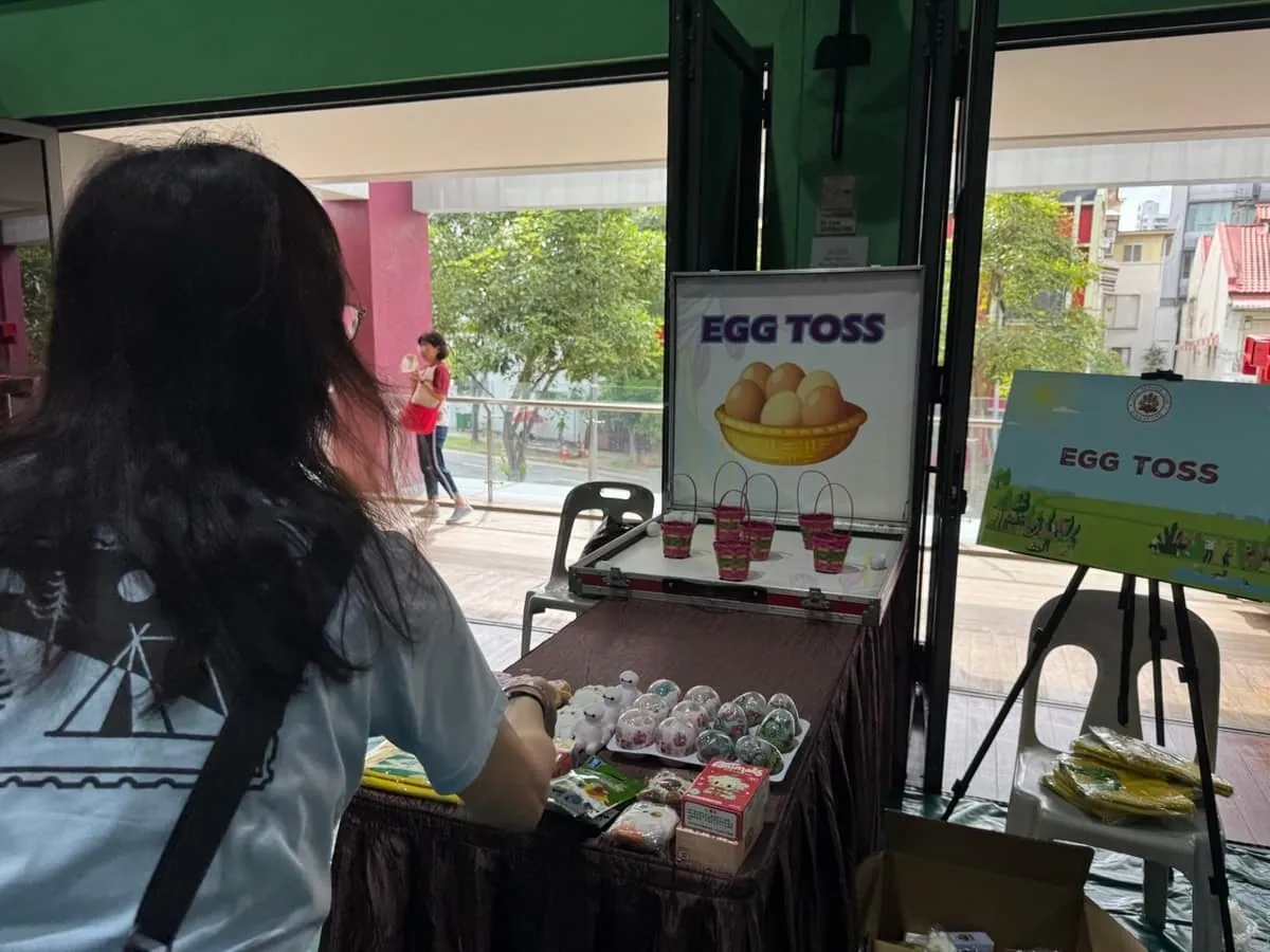 Egg toss carnival game at a mall activation