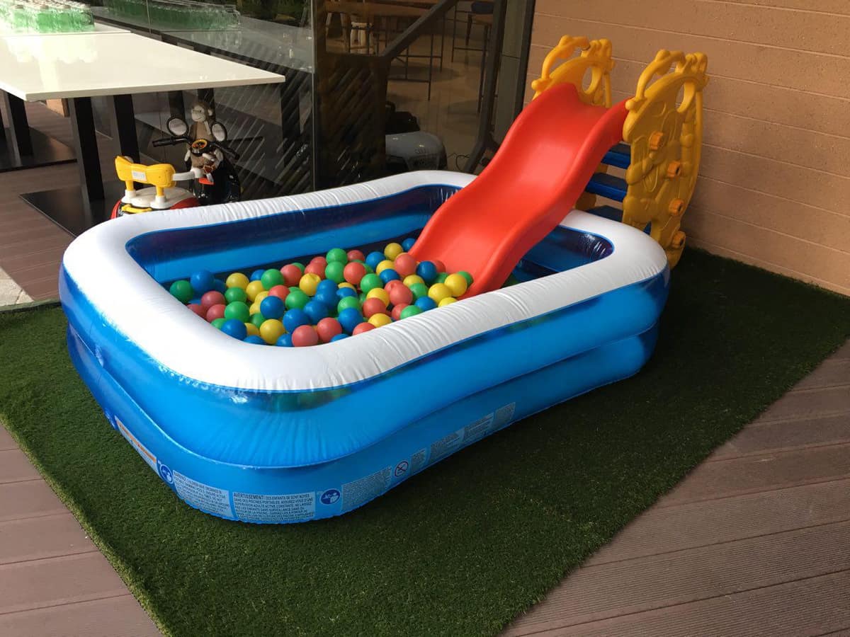 Classic Ball Pit with Slide